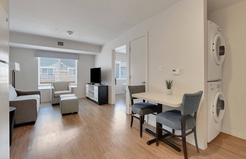 Far North Central Apartment | Simplicity At the Rim 1411 I Comfy 1 Bed 1 Bath