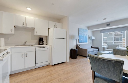 Far North Central Apartment | Simplicity At the Rim 1411 I Comfy 1 Bed 1 Bath