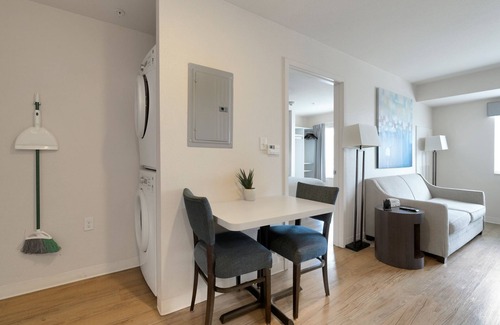 Far North Central Apartment | Simplicity At the Rim 1417 I Spacious 1 Bed 1 Bth