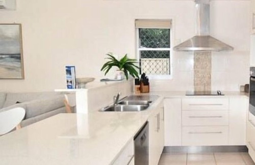 Woodgate House | 'Simplicity' Beach Side Town House 3