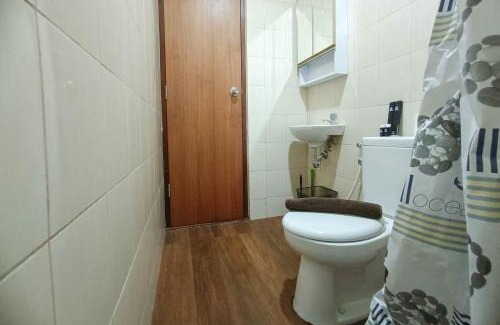 Panakkukang Apartment | Simply 1BR at 31st Floor Vida View Makassar Apartment By Travelio