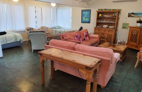 Waiwera House | Simply Beautiful 3 brm beach front with sea views and headland views.