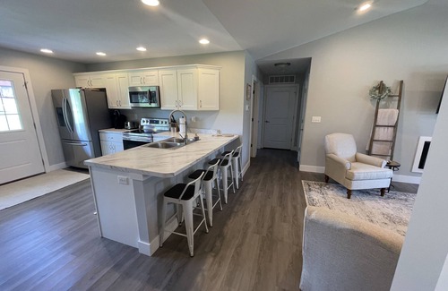 Quincy House | Simply Charming Nest-Nearly brand new, central, super clean, well appointed.