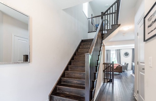 Stoney Creek House | Simply Comfort. 3BR 2.5BA Townhome 1 min to the Beach. BBQ.Parking