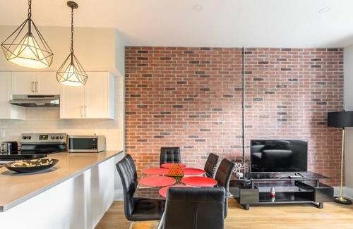 Beasley Apartment | Simply Comfort. Grand 2BR Loft Garden View