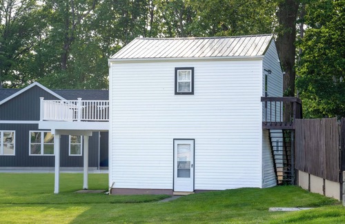 Kelleys Island Apartment | Simply Kelleys Resort -Lakeview Upper- Charming and renovated 2-bed apartment!