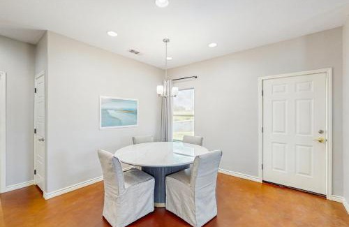 Kingsland House | Simply Lakeshore
