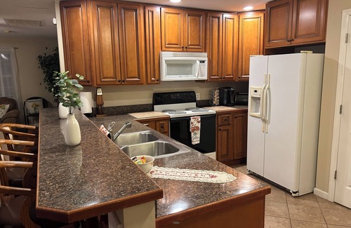 Collegedale Apartment | "Simply Sunny Farm Tranquil & Spacious 3 BR/2 BA Apartment w/Deck