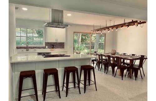 Jekyll Island House | Simpsons on King Bikes Pool Access, Local Beach