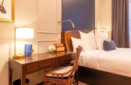 West Dundee Apartment | Sinclair Suites - Stylish Retro Boutique Hotel