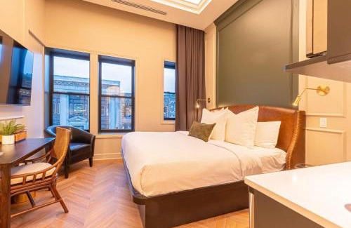 West Dundee Apartment | Sinclair Suites - Stylish Retro Boutique Hotel