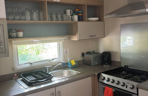Clacton-on-Sea House | Singh&Leite Family caravan for 10 people with 2toilets and lovely Decking
