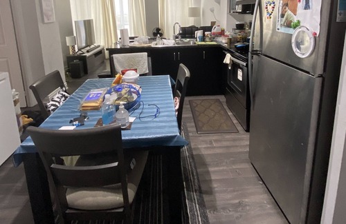 Markham Apartment | Single bedroom with separate bath room available in 2 bed 2 bath condo@ Markham