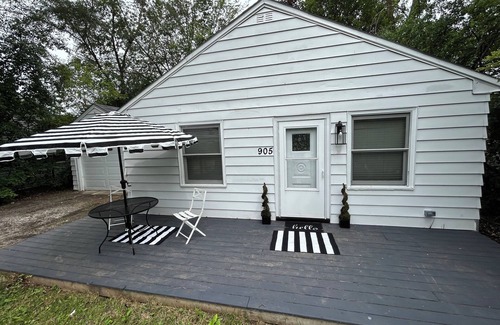 Lake Bluff House | Single Family Home in Lake Bluff, Lake Forest& Great Lakes Area! Fenced Yard!