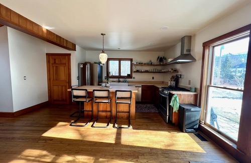 Pemaquid Beach House | Single-family home situated on the waterfront in the beautiful midcoast Maine