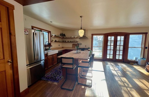 Pemaquid Beach House | Single-family home situated on the waterfront in the beautiful midcoast Maine