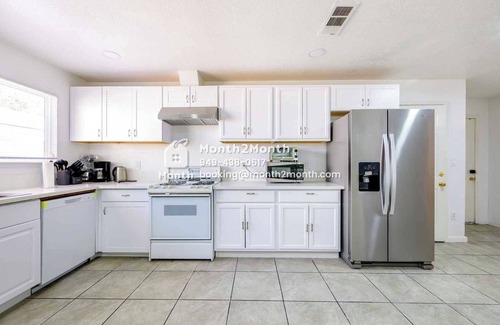 Southwestern Sacramento House | Single-Family|Lush&Fenced Backyard|Guest Access|Flex-Lease|Instant Tour #42372