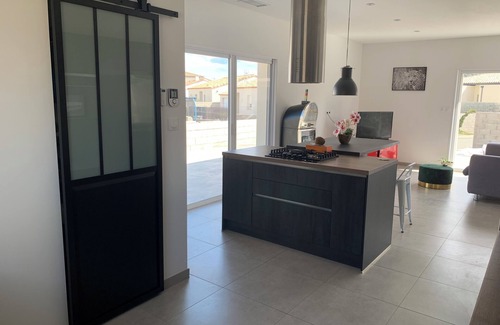 Roquefort-des-Corbieres Bed & Breakfast | Single-storey house in a charming, quiet village, 10 minutes from the beach.