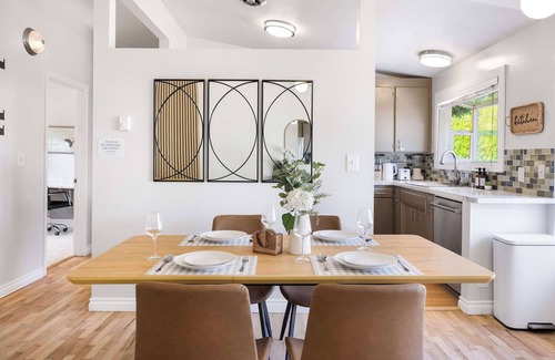Shoreline House | Single-Level 2BR Retreat w/Hot Tub & Office