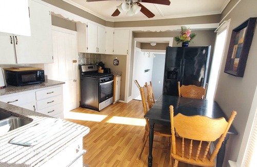 Auburn House | Single level 3 bedroom, fenced yard, central air