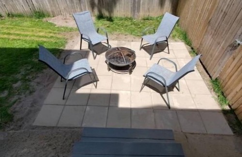 Auburn House | Single level 3 bedroom, fenced yard, central air