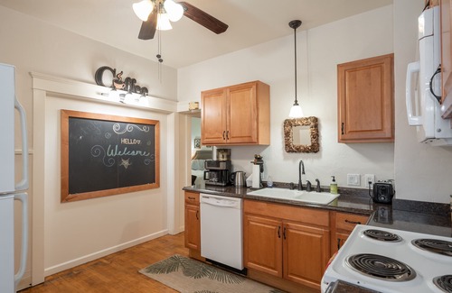 Prescott House | Single level cottage 6 blocks to Courthouse square