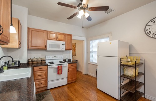 Prescott House | Single level cottage 6 blocks to Courthouse square