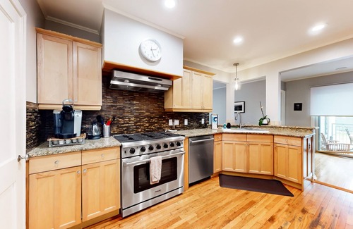 Cherrywood House | Single-level dog-friendly home with furnished deck, washer/dryer, AC