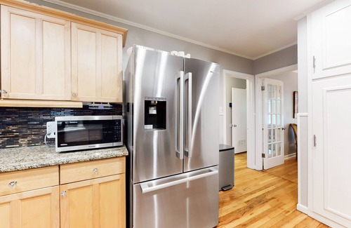Cherrywood House | Single-level dog-friendly home with furnished deck, washer/dryer, AC