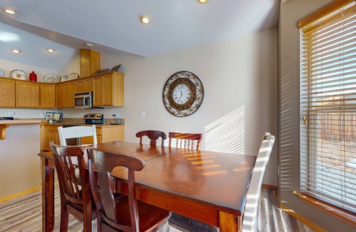 East Wenatchee House | Single-Level Ranch Home with WiFi, Grill, & Big Backyard - Near Town