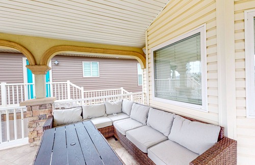 Port Isabel Cottage | Single-level waterfront retreat with a furnished patio, AC, & washer/dryer