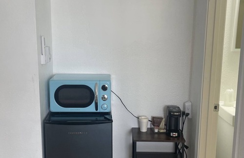 Lake City Apartment | Single Queen Room (main level)