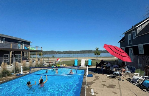 Lake City Apartment | Single Queen Room (main level)