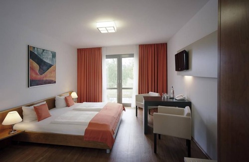 Hellerberge House | Single room, shower or bath, WC - Akademiehotel