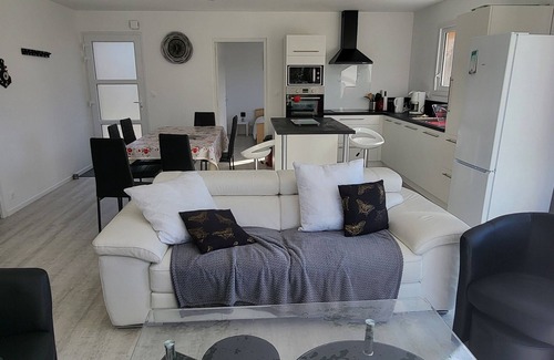 Keremma House | Single-storey house. In a quiet wooded garden 300m from the beach.