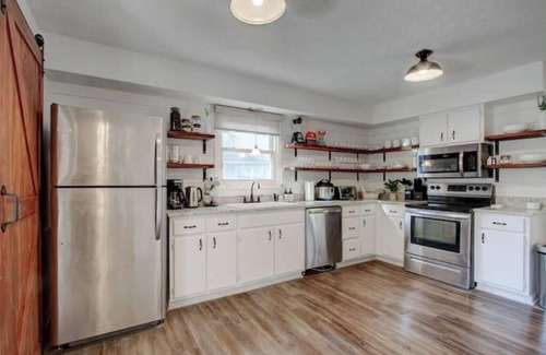 Indianapolis House | Single-Story Charmer! 5BR! Pet Friendly Getawaynn