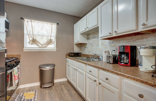 San Antonio House | Single-Story Home in San Antonio: Great Location!