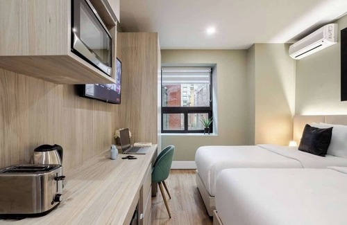Gay Village Hotel | Single Twin – Downtown MTL Stay