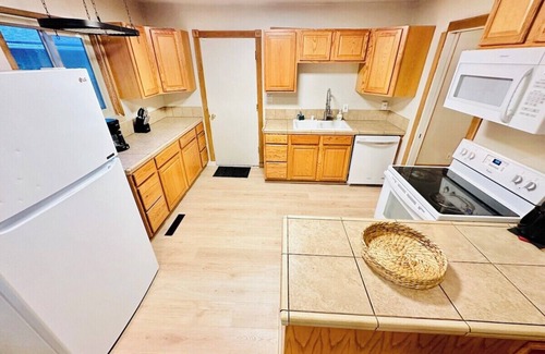 West University House | SingleStory/3BD/Sleeps11/Pet OK