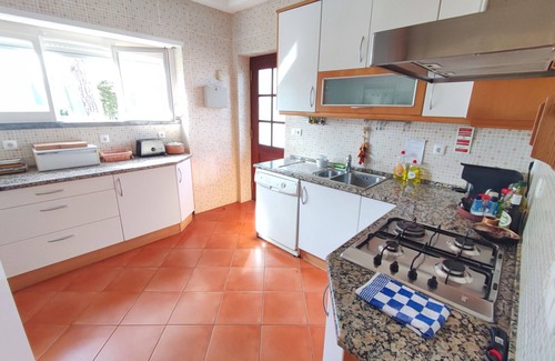Banzao House | Sintra, traditional rustic V4 house in Colares, Sintra