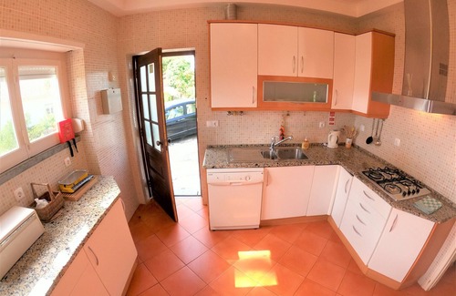 Banzao House | Sintra, V4 house with big garden in Colares, Sintra