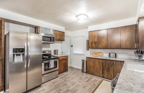 Sioux Falls House | Sioux Falls Getaway - Central Sioux Falls Retreat