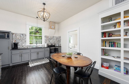 Boerne Cottage | Sip, Explore & Relax!