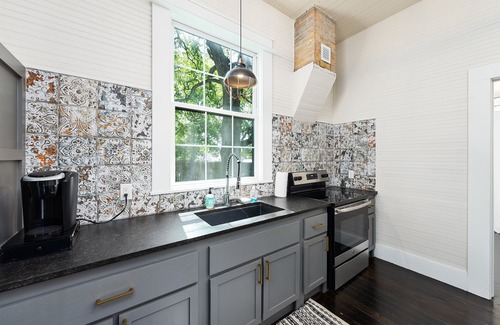 Boerne Cottage | Sip, Explore & Relax!