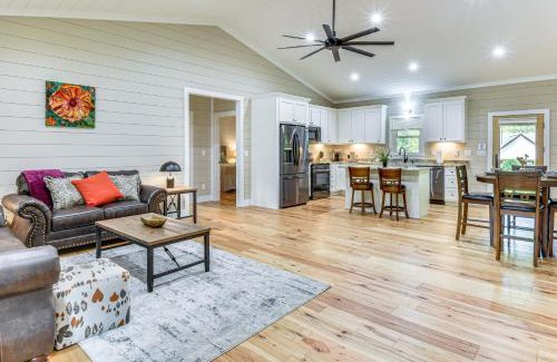 Wiley House | Sip, Shop and Dine Family Home 9 Mi to Clayton!
