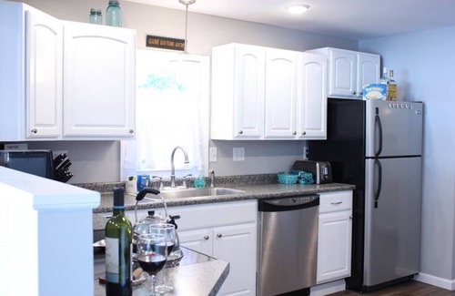 Valois Cottage | Sip, Splash, and Relax at Falls View Cottage! Family, Wine tours, Girls Trip!