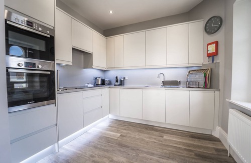 Plymouth Apartment | Sir Arthur Conan Doyle Apartment (No 6) 1, Elliot Terrace - stunning sea views over Hoe and Plymouth
