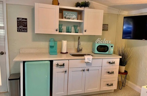 Weeki Wachee Gardens Apartment | Sirenity - Neptune's Grotto Old Florida Adventure Retreats
