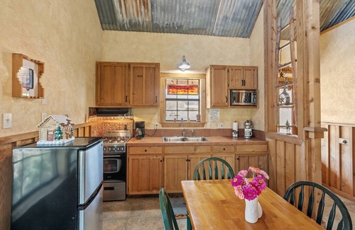Fredericksburg Cabin | Sister Creek Ranch - First Cabin - Hot Tub - Fireplace - Hill County Views