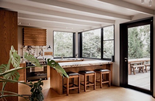 Spring Beach House | 'Sisters' - Cliff top cabin with hot tub
